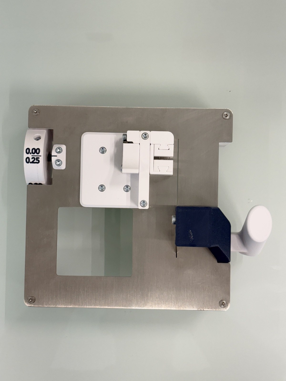 Trancheuse de laboratoire Imactiv'3D — détail du mécanisme de découpe